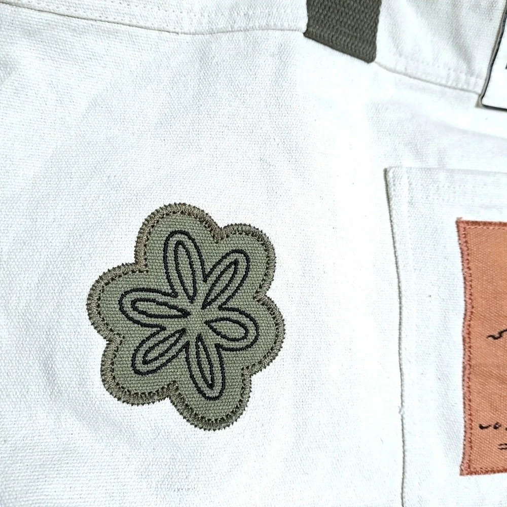 Samii Ryan Peanuts Tote Bag Cream Canvas Snoopy Woodstock Charlie Brown Patch